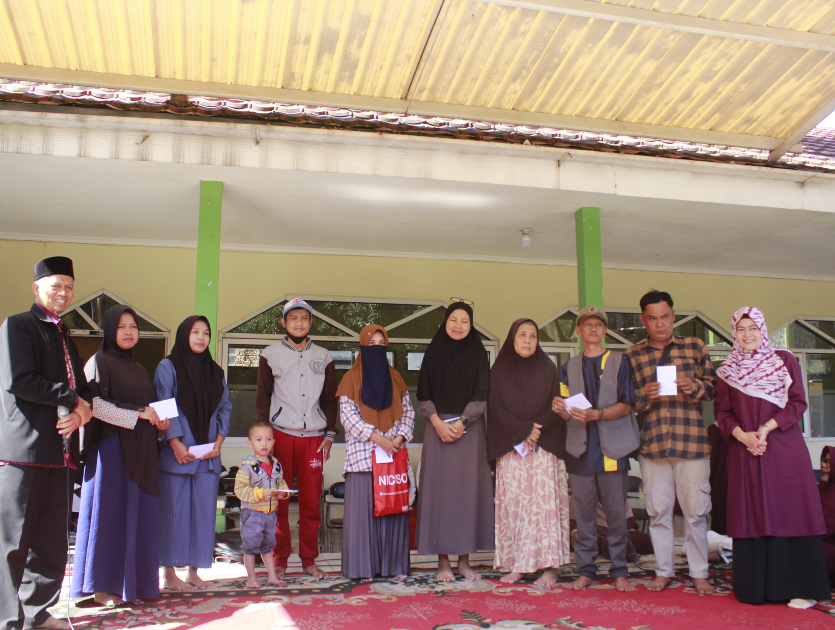 Penutupan Pesantren Ramadhan dan pembagian santunan kepada warga Dhuafa