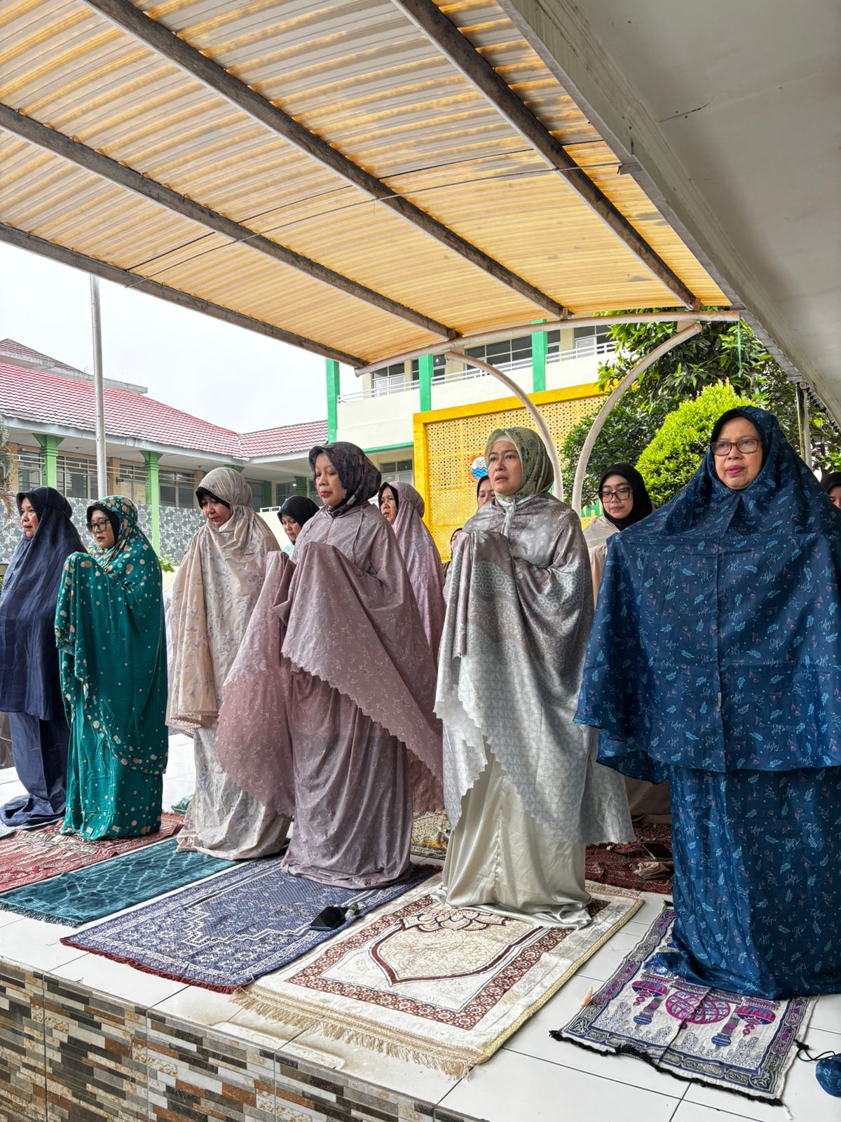 Salat Ghaib untuk korban tanah longsor Pasir Langu, Kabupaten Bandung Barat.